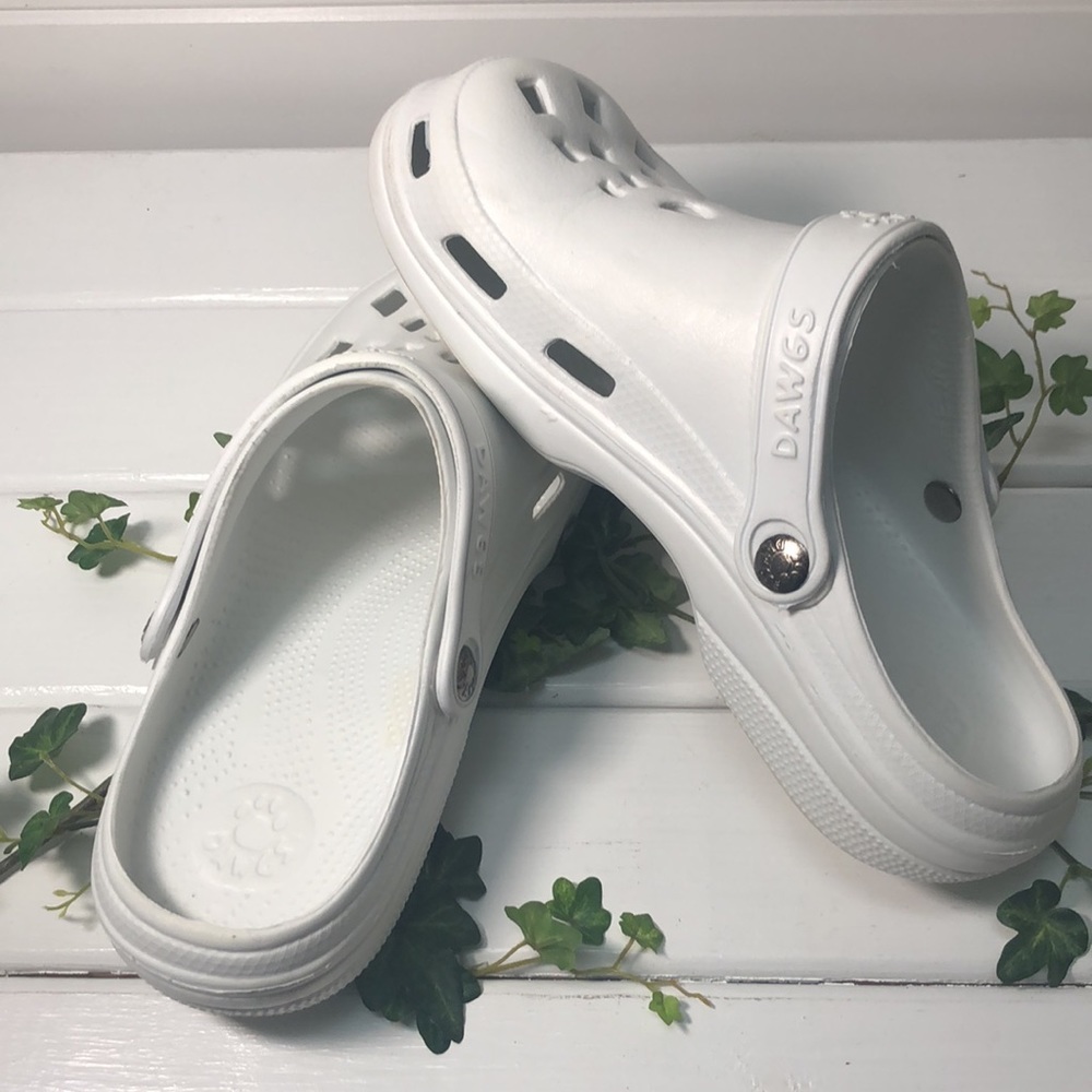 Dawgs Slip Ons.   6 oz.